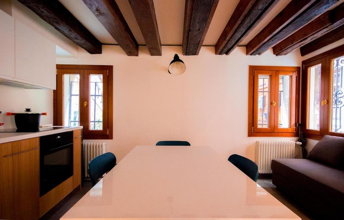 La Casa Ai Frari - Su Tre Livelli - Centro