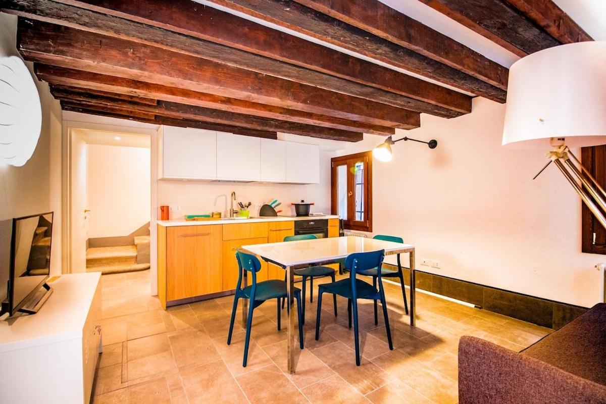 La Casa Ai Frari - Su Tre Livelli - Centro