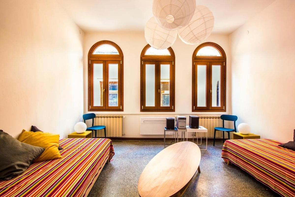 La Casa Ai Frari - Su Tre Livelli - Centro Apartment